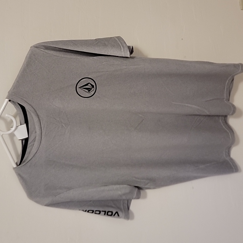 Grey Large Volcom t-shirt